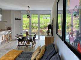 Maison d architecte avec spa，位于埃佩尔奈的酒店