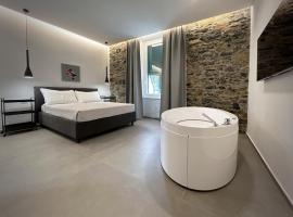 New Moon Rooms，位于斯培西亚的带按摩浴缸的酒店