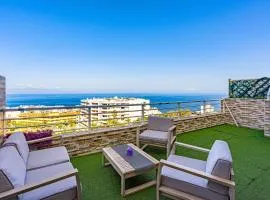Luxury apartment with stunning ocean view