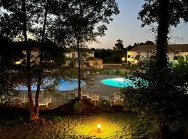 Villa avec terrasse et vue piscine, proche plage，位于莫里亚尼海滩的海滩短租房