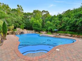 Amazing Pool Private Oasis! 25 Mins 2 Westhampton!，位于Wading River的度假短租房