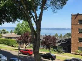 Pacific View, Best Area, 2 Baths, 2 Bedrooms, WD, Jacuzzi Bath, New Carpet, Balcony, View, 925sf