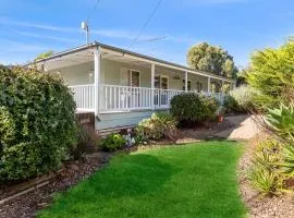 Green Gully House - BYO Linen