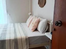 Cherry - HappyHostGr - Downtown Apartment