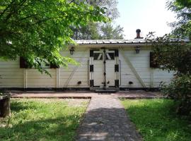 Cabane avec plan d'eau privatif，位于Les Hayes的酒店