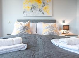 Apartment Nine Staines Upon Thames - Free Parking - Heathrow - Thorpe Park，位于斯坦斯的酒店