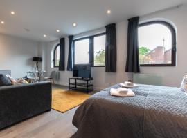 Apartment Thirty One Staines Upon Thames - Free Parking - Heathrow - Thorpe Park，位于斯坦斯的度假屋