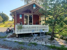 Idyllisk minihus i landlige omgivelser - med 5 sengeplasser og parkering