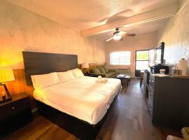 Mountain Harbor King Guest Room on Lake Ouachita，位于Mount Ida的酒店