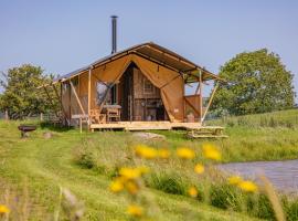 Under the Oak Glamping，位于卡菲利的酒店