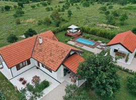 Villa Ena with Pool & Jacuzzi，位于Donji Kašić的酒店