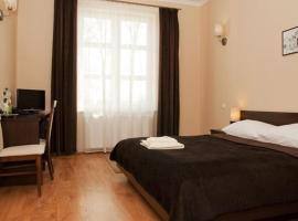 Hotel Nad Starą Nidą，位于平丘夫的酒店