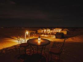 Desert Luxurious Camp & activities，位于梅尔祖卡的酒店