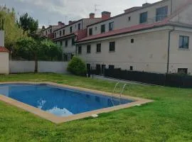 Apartamento con terraza y piscina