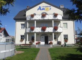 阿莫尔旅馆，位于梅尔诺米尔诺火车站附近的酒店