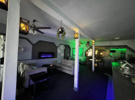 Luxury Suites Boutique Hotel and Lounge，位于奥利安的酒店