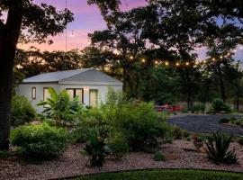 The Woodland Oasis I Luxurious Cabin Getaway I，位于塞金的酒店