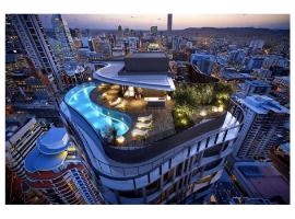 Lux 37th floor 2br 2bath, Infinity pool, Gym, Wifi，位于布里斯班的带停车场的酒店