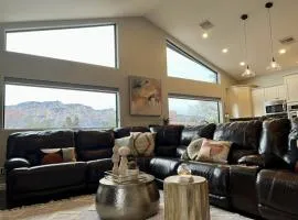 Sedona Uptown Gem! Wow! Views!! Close to trails, walk to Uptown Sedona, restaurants and shopping