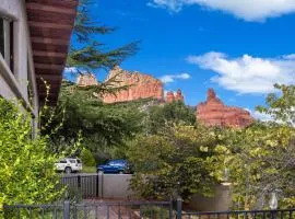 Sedona Uptown Gem! Wow! Views!! NEW! BARREL SAUNA!!! Close to trails, walk to Uptown Sedona, restaurants and shopping