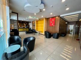 Eight Days Boutique Hotel - Impian Emas，位于士姑来的酒店