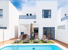 Luxury 3-bedroom villa with private pool in Marina Rubicon, Playa Blanca, Lanzarote，位于普拉亚布兰卡的豪华酒店
