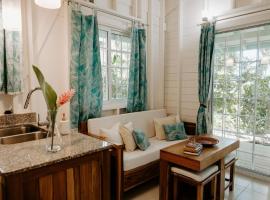 CoconutTree Bungalow of Villa Paraiso / Beachfront