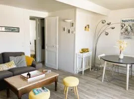 luminous apartment in the heart of trouville