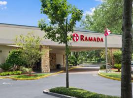 Ramada by Wyndham Jacksonville Hotel & Conference Center，位于杰克逊维尔的华美达酒店