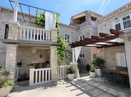 Stone House Apartments Didini Dvori Lumbarda，位于鲁巴达的酒店
