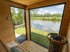 Leie Villa II - by the river with sauna & jacuzzi，位于代因泽的低价酒店