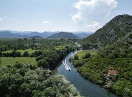 Wild Beauty house Skadar lake，位于采蒂涅的度假屋