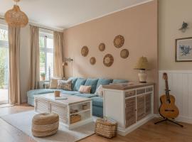 Agapella Apartamenty- Sopot Cottage Ogród 400m od plaży 6 dorosłych i dzieci，位于索波特的酒店