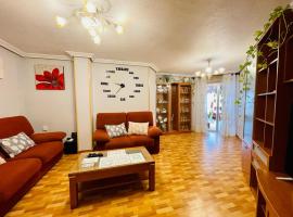 Apartamentos MERIDA LUDICA parking gratis en el centro de la ciudad，位于梅里达的酒店