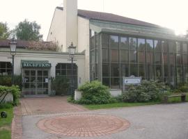 Solbacka Golf & Country Club，位于Stjärnhov的酒店