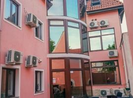 Central Hostel Partener，位于奥拉迪亚的酒店