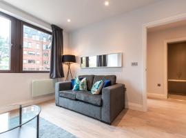 Kingsbridge House Apartment Four - Free Parking - Heathrow - Thorpe Park，位于斯坦斯的酒店