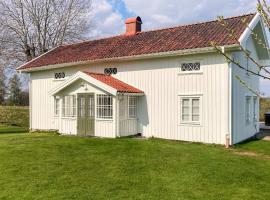 6 person holiday home in ULRICEHAMN-By Traum，位于乌尔里瑟港的酒店