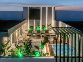 Maison Aqua Suite with Private mini pool jacuzzi，位于赫索尼索斯的带按摩浴缸的酒店