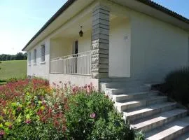 Maison Indépendante avec Grand Jardin, Cheminée, Wifi et Équipements de Loisirs à Agonac - FR-1-616-97