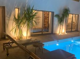Magnifique villa sans vis-à-vis • Marrakech，位于马拉喀什萨曼纳乡村俱乐部附近的酒店