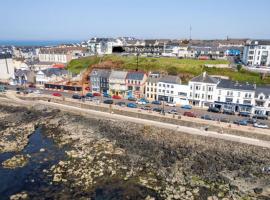 Promenade Apartment Panoramic sea Views Portstewart，位于斯图尔特港的酒店