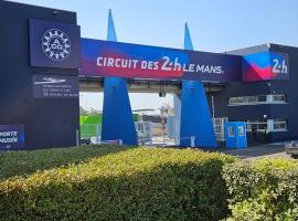 Circuit du Mans Jacques Brel，位于Guécélard的酒店