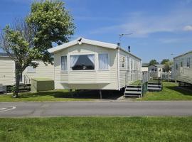 6 Berth on John Fowlers (Sandy Glade) Brean，位于Berrow的度假村