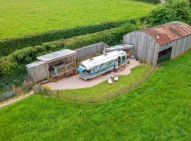 Airstream, Devon Hideaways，位于Kenton的酒店