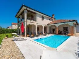 Beautiful Home In Muline With Sauna