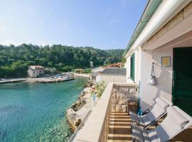 Apartment By the sea，位于Donje Selo na Šolti的酒店