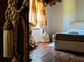 dalla fortezza al mare - la vostra casa a San Leo，位于圣莱奥的酒店
