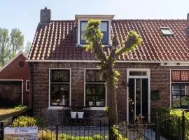 Atmospheric Wadden houses next to eachother