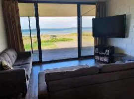 Dun Workin - Absolute Beachfront